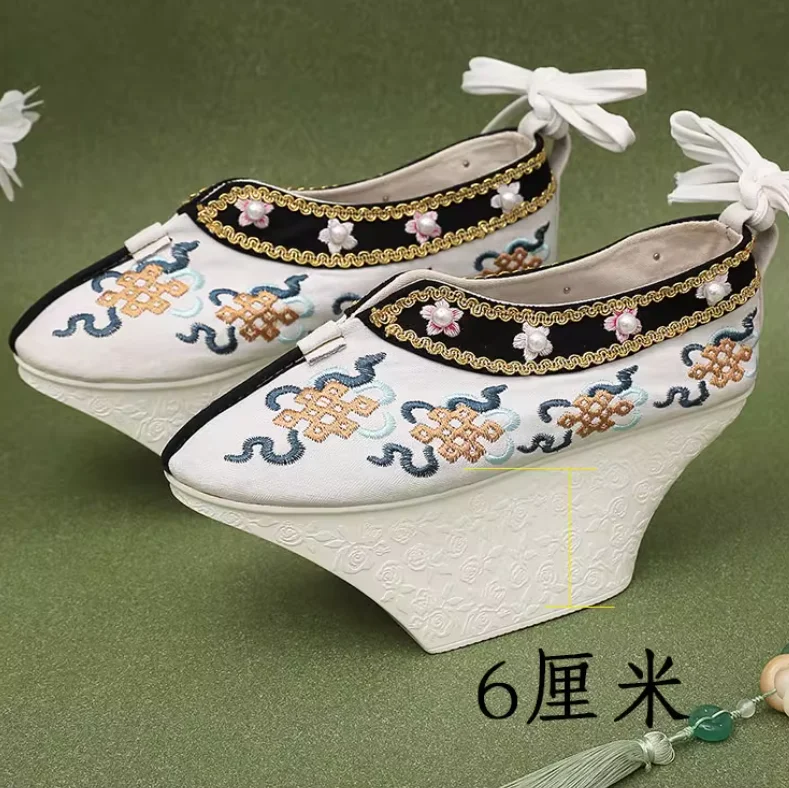 

Chinese Ancient Style Women's Hanfu Shoes Ethnic Style Embroidered Palace Shoes