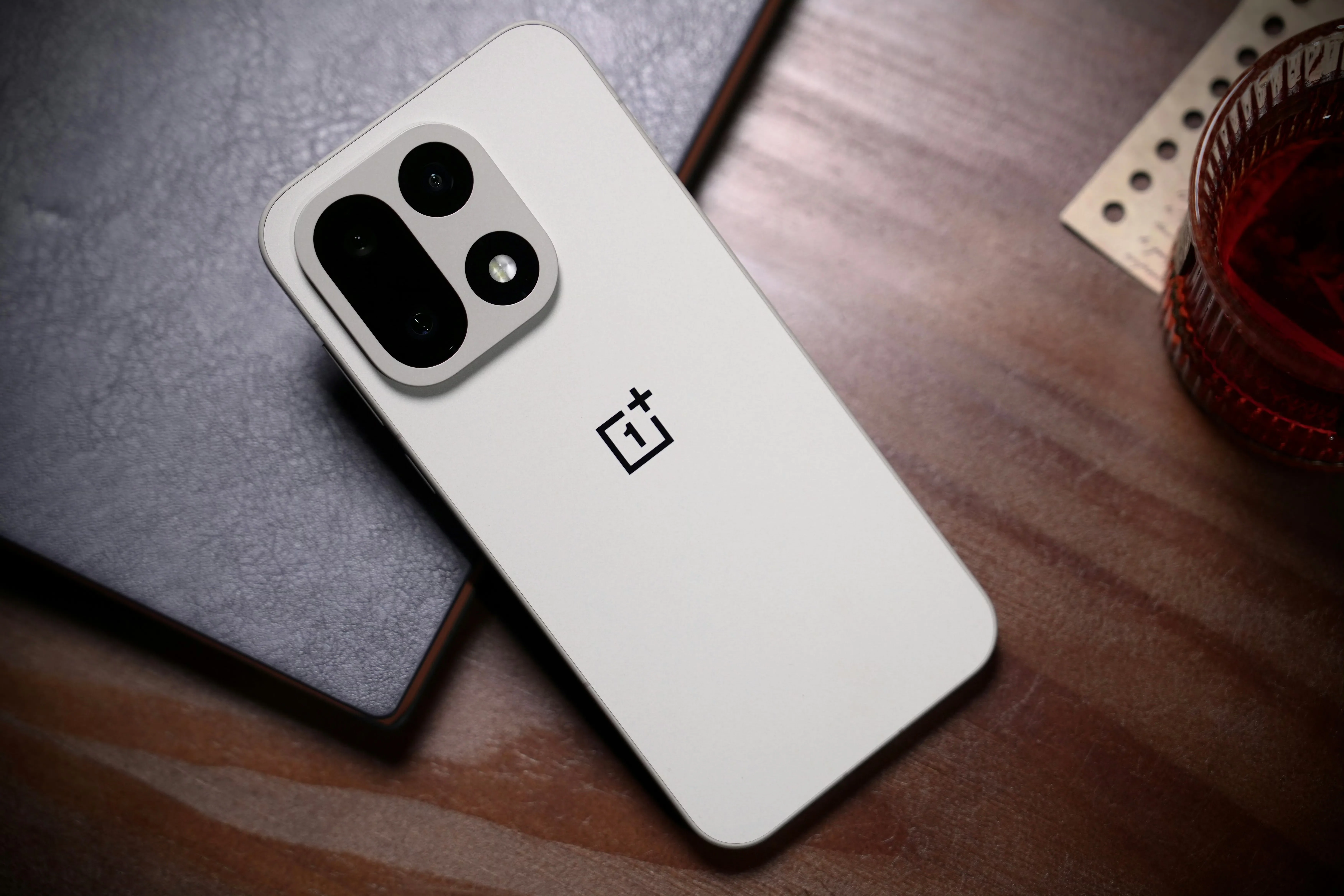 Unlocked China Version OnePlus 15 Snapdragon8 Elite Gen5 6.78inch AMOLED 165Hz 50MP 7300Mah 120W Super Charger NFC OTA PLK110