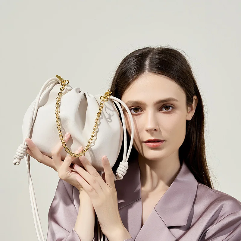 

2026 New Korean Style Genuine Leather Cloud Bag Women Cow Leather Chain Shoulder Messenger Bag Mini Versatile Female Bucket Bag