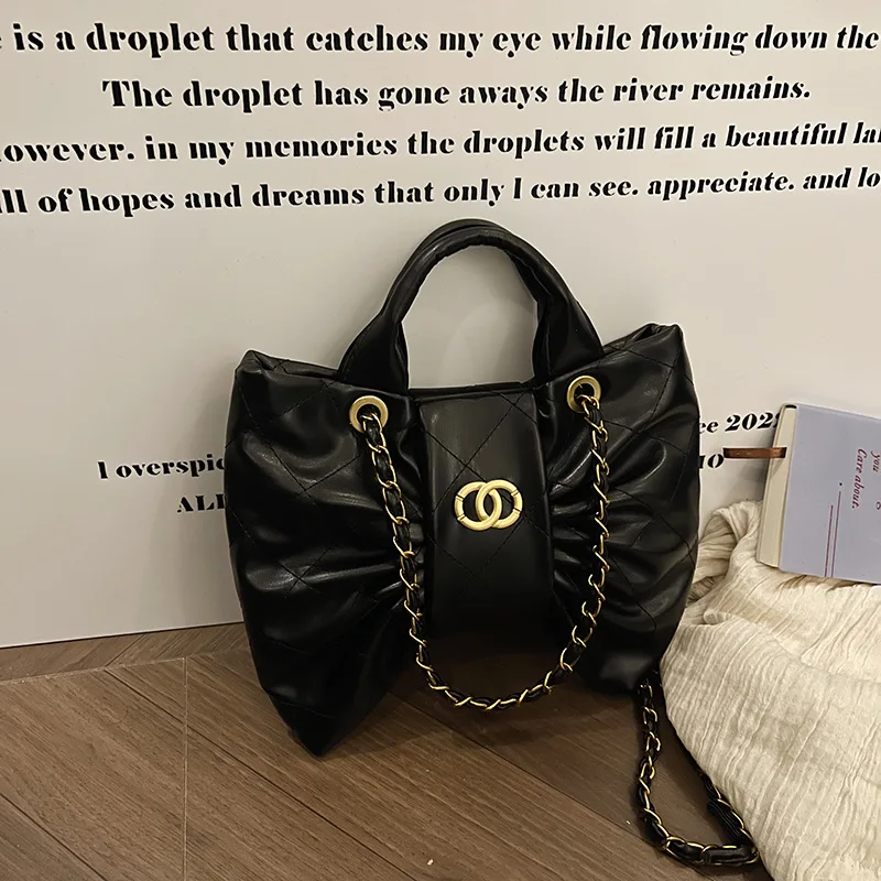 

2025 Niche Quilted Shoulder Bag, Designer Geometric Crossbody Purse, Women's Unique Day to Night Tote, Casual Sling Bag