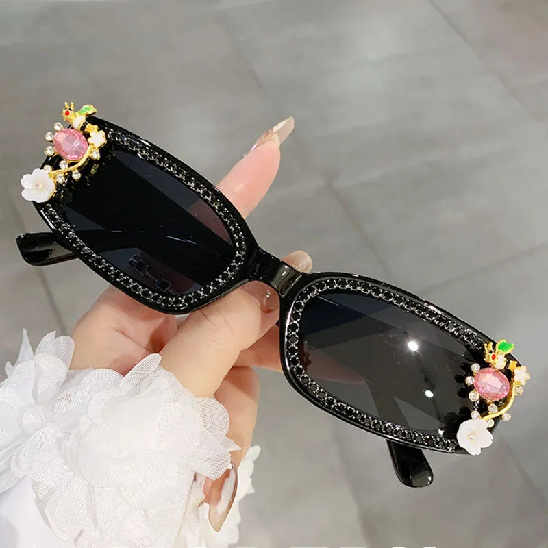 

Diamond Vintage Brand Designer Square Sunglasses Women For Female Luxury Sun Glasses Punk Popular Rhinestone Flower Bee Eyeglass