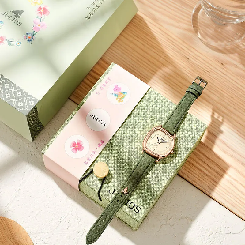 A niche Korean fashion trend lightweight quartz waterproof watch