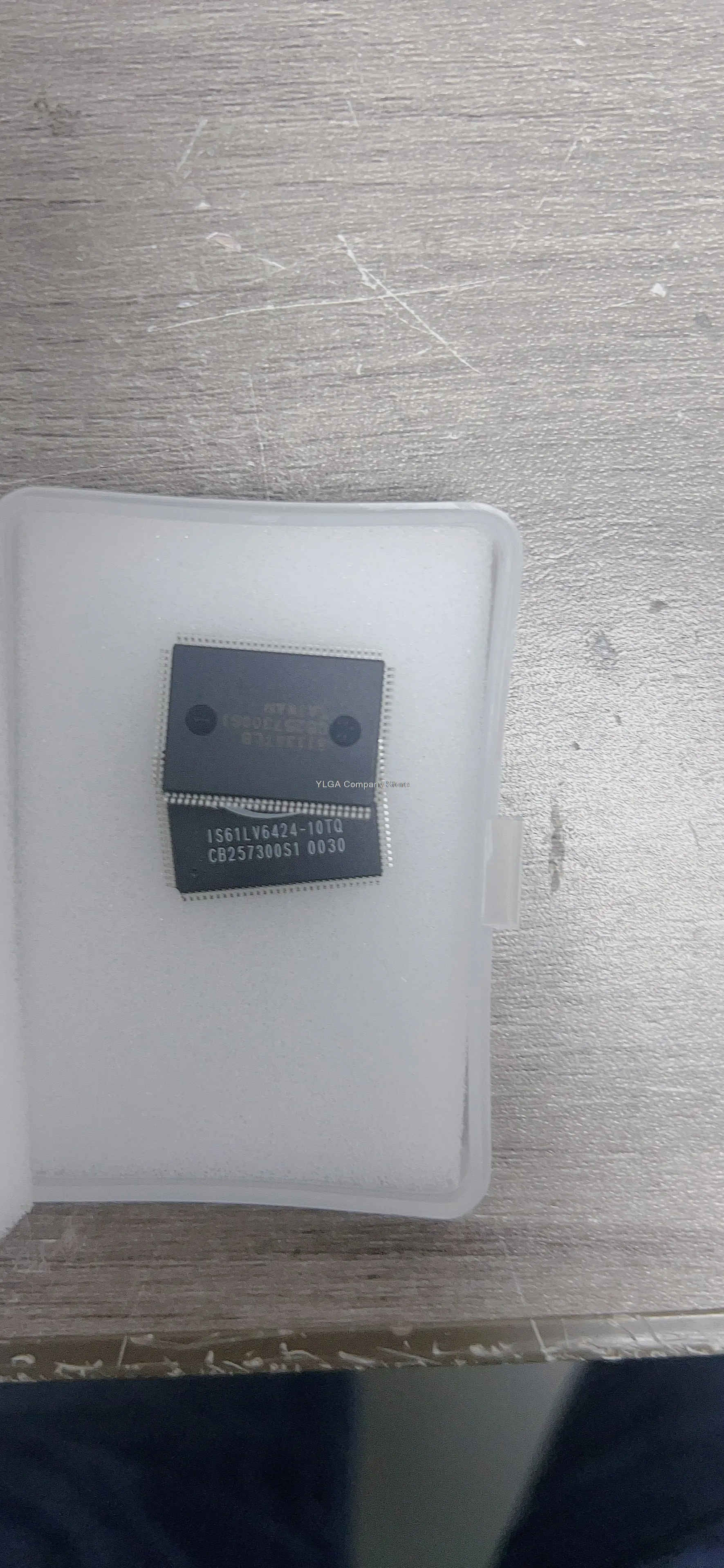 IS61LV6424     IS61LV6424-10TQ    Static Random Access Memory SRAM Chip   IS61LV6424 -12        1PCS -1lot