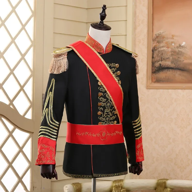 Abiti da corte europei da uomo Uniforme militare Palazzo Principe Abito Maresciallo Soldato Guardia Abito Parata Costumi di scena Matrimonio a tamburo