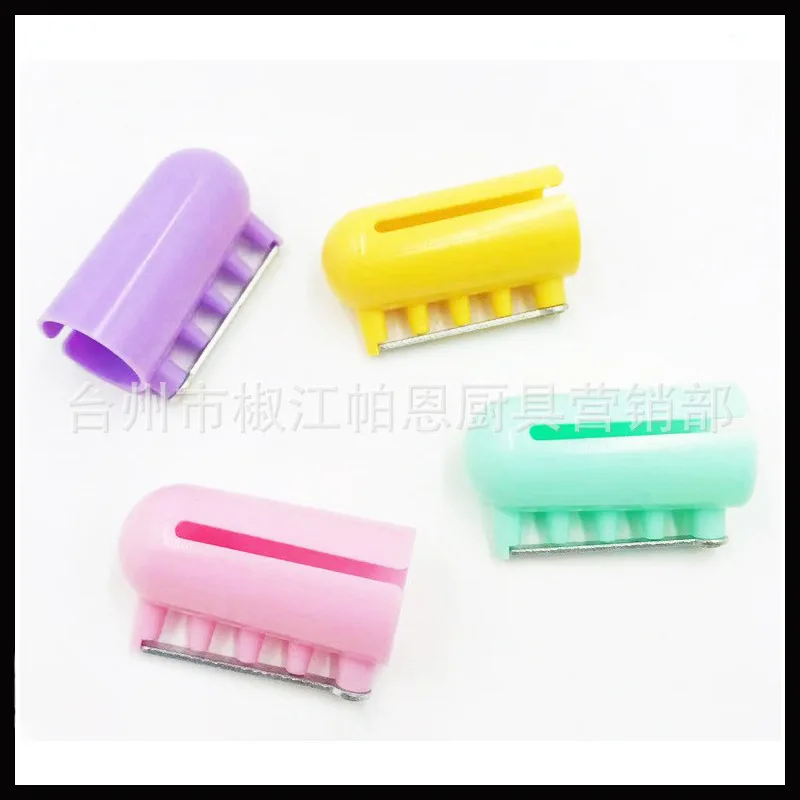 

4Pcs Finger Yarn Holder Knitting Guide Tool Lightweight Durable Plastic Crochet Accessories for Tension Control