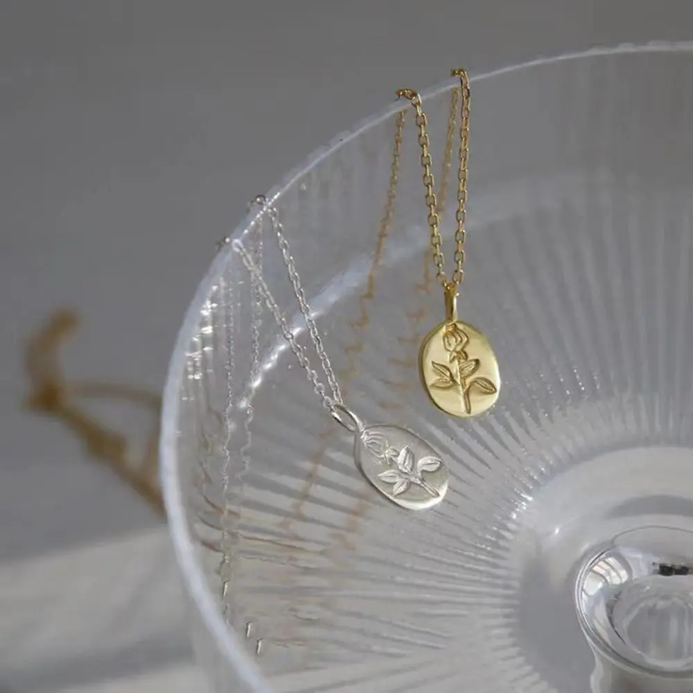 Rose Flower Oval Pendent Necklace Women Exquisite Sweater Thin Chain French Girl Sweet Clavicle Chain Fashion Jewelry Gifts