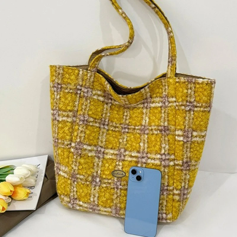 

New Autumn Winter Fluffy Tote Crossbody Bag Fashion Plaid Textured Casual Shoulder Bag Large Capacity Casual Simple Storage Bag