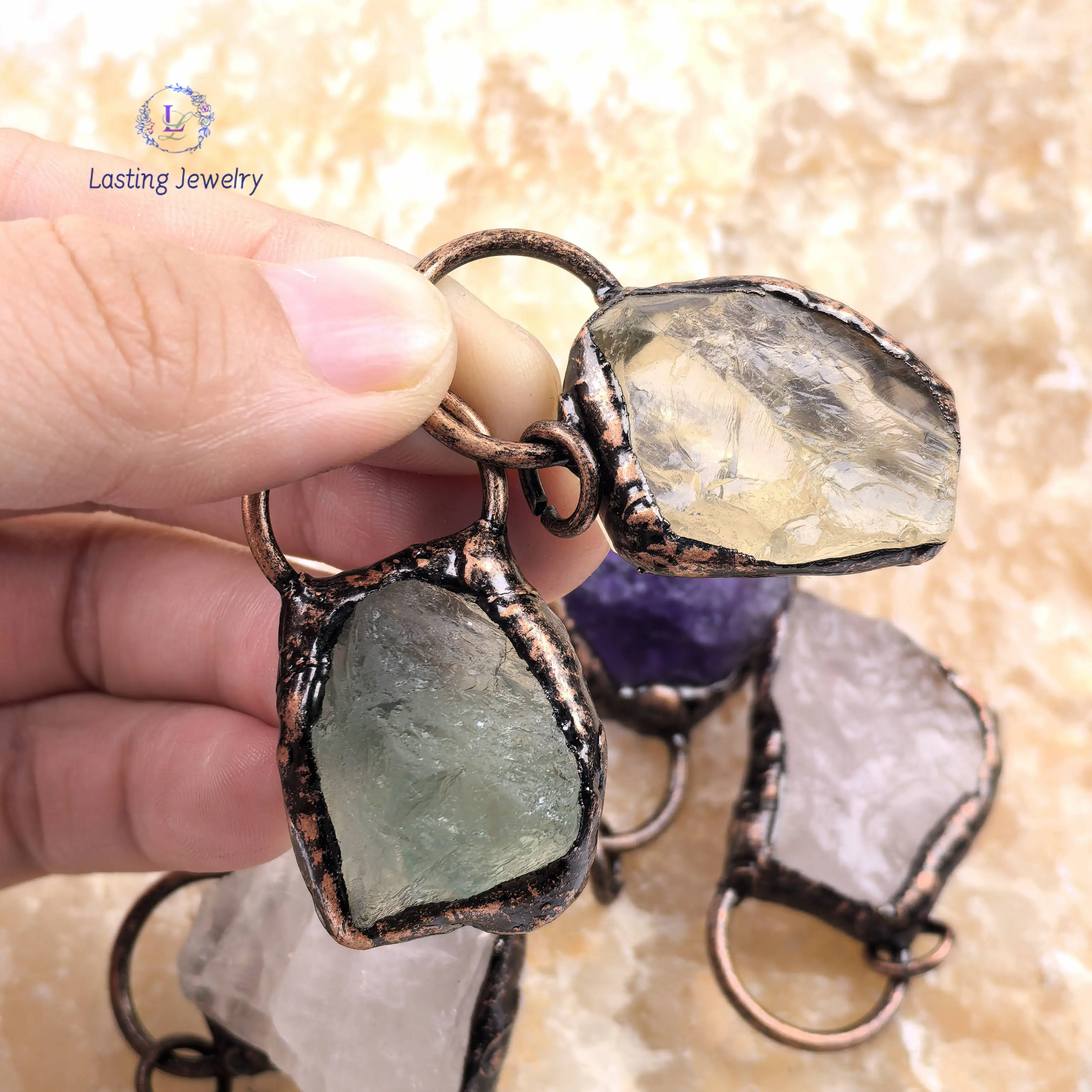 ملحوم البرونزية الخام الكتلة الكوارتز المعلقات ، الريكي كريستال العتيقة النحاس جمشت بلاطة شريحة البندول عقد بطرا عتيق مجوهرات