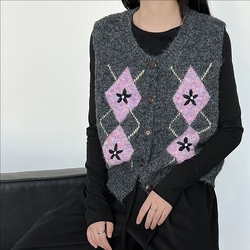 

Autumn 2025 new retro plaid o-neck knitted cardigan women's coat wool sweater vest