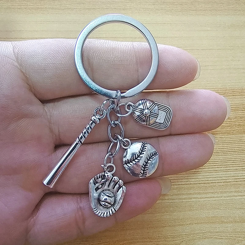 Hot Selling Baseball Keychain Fashion Keychain Car Amulet Athlete Keychain Souvenir Gift Couple Baseball Glove Keychain