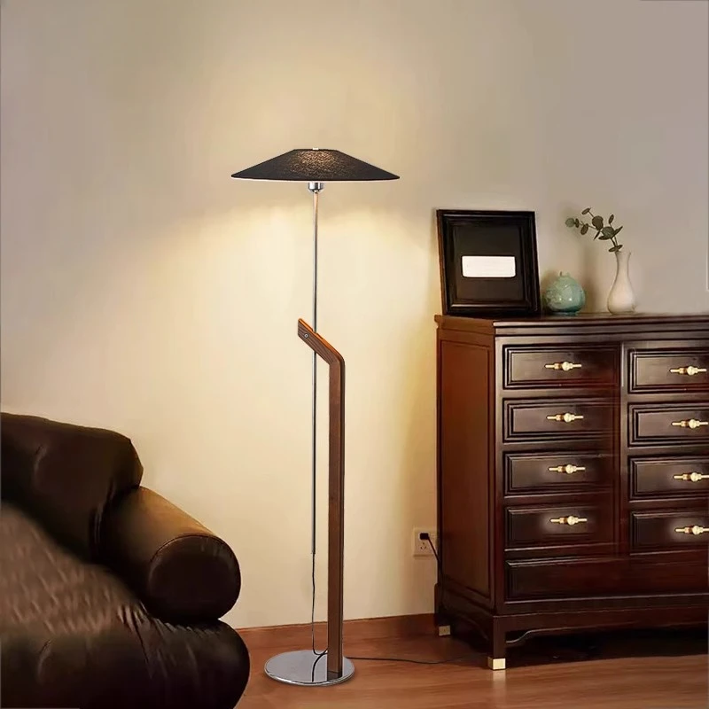 Zhong Shuai designed the Bauhaus niche high-end floor lamp, living room French medieval style bedroom study atmosphere lamp