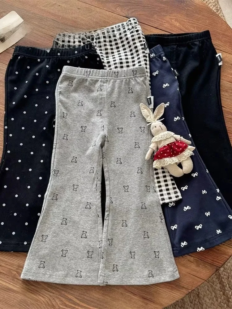 トレンド感のある快適な女の子用プリントスウェットパンツ、カジュアルなルーズフィット、韓国風、2026年春、ファッショナブルなベルボトム、子供用