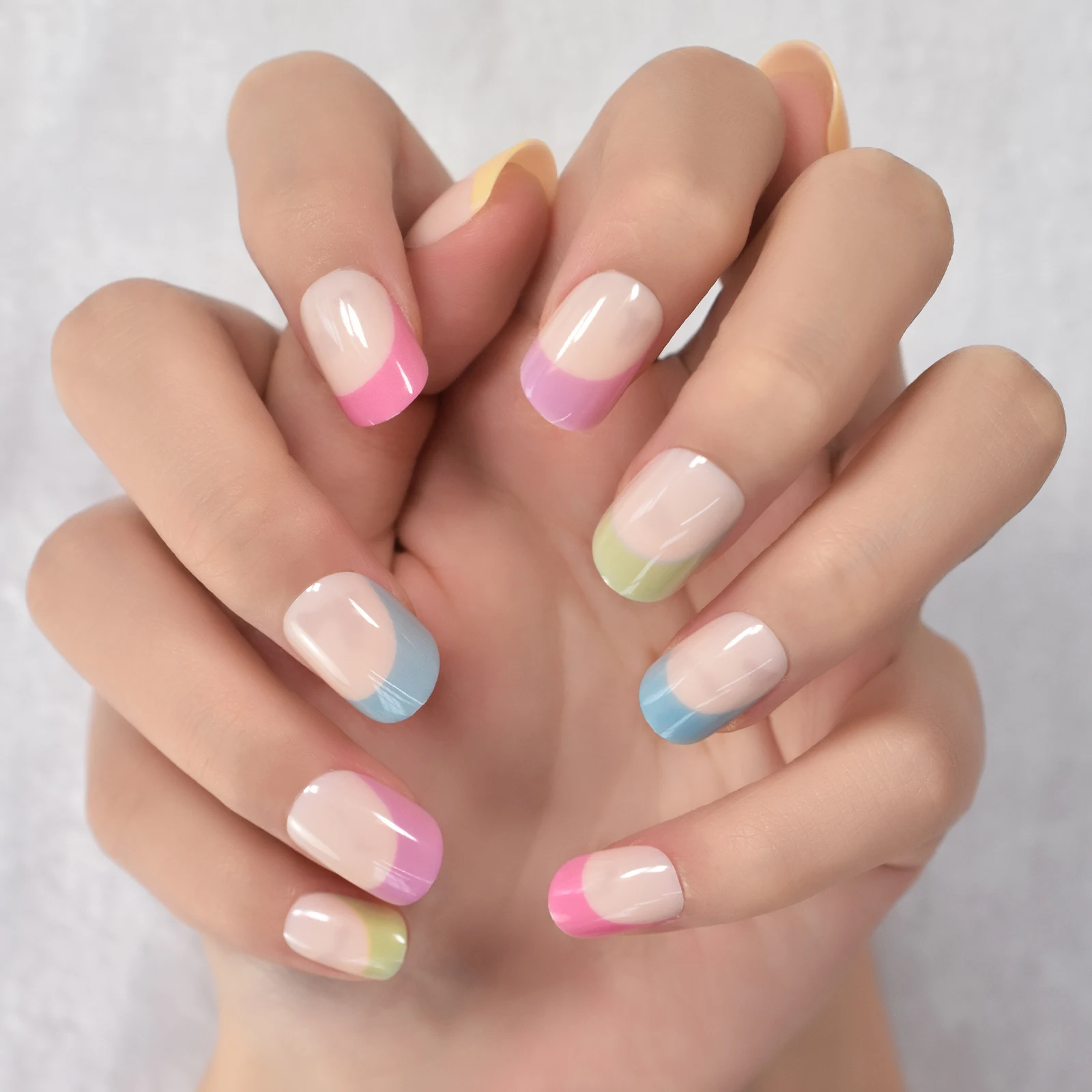 Round Top Faux Ongles Yellow Blue Mix Rainbow Press On Nails Short Carnival Color French Tips for Daily Wear