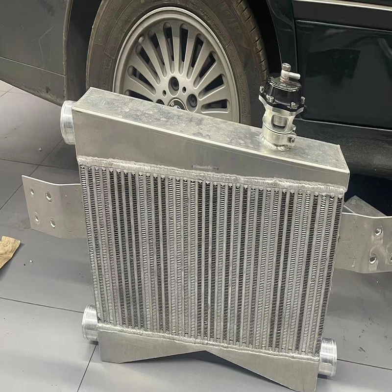 Для Niss *an VQ35 и VQ37 алюминиевый интеркулер FMIC с передним креплением и перепускной клапан 50 мм