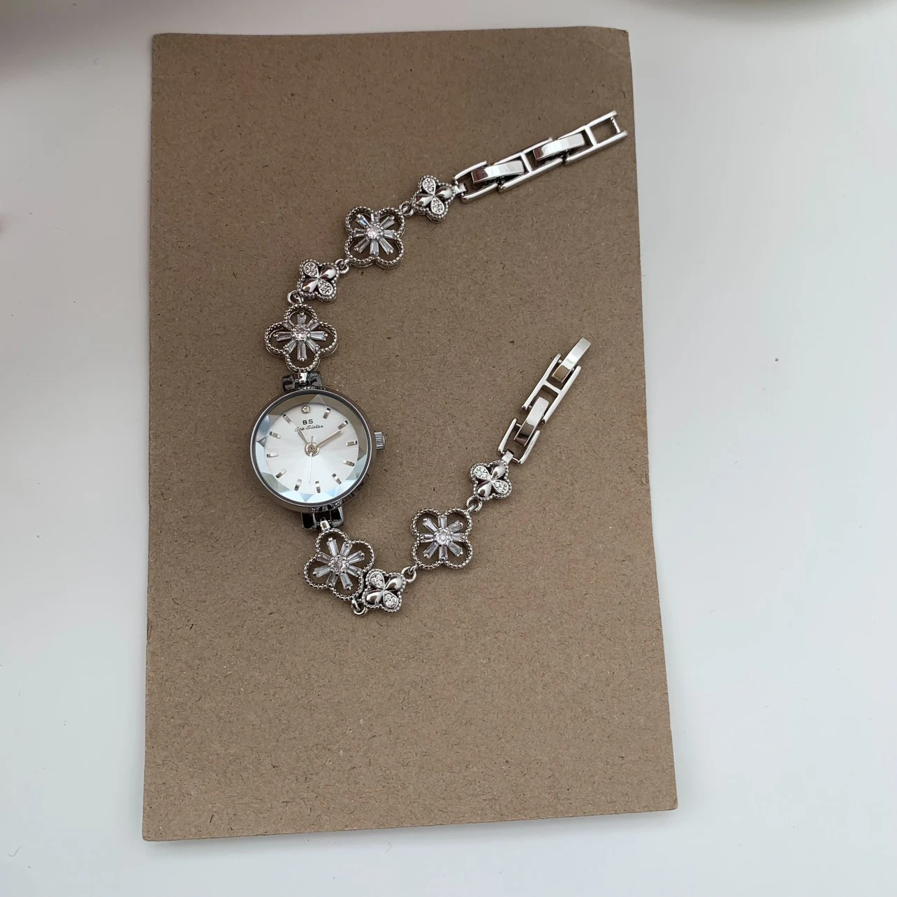 Luxury Women's Watches Elegant Fashion Clover Diamond Skeleton Bracelet Wristwatch Temperament Small Dial Quartz Ladies Watch