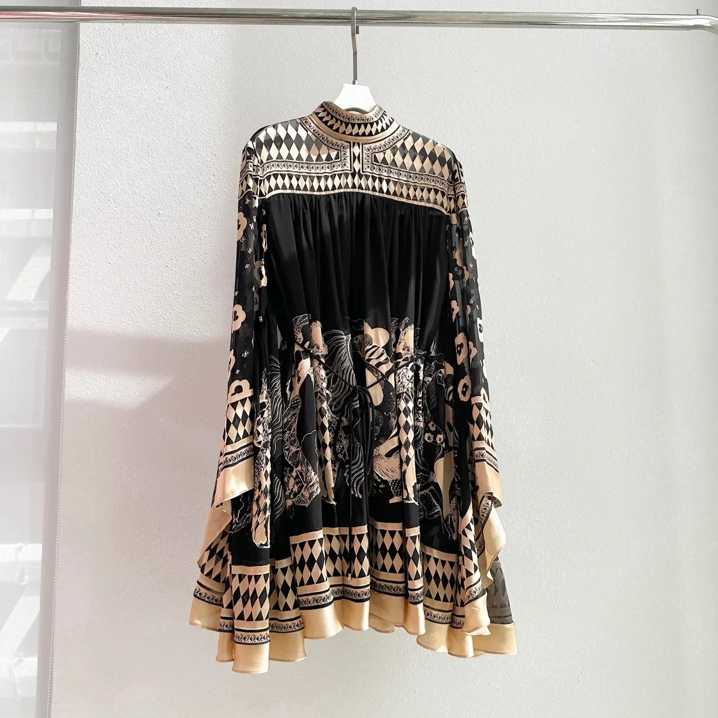 

Highest Quality Version Elegant Dress Australia Luxury Design Vintage Abstract Prints Batwing Sleeve Mini Dresses for Party Silk