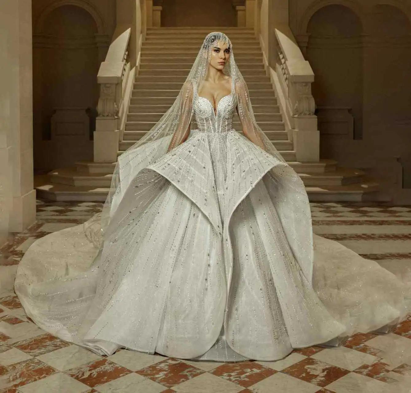 

Exquisite Wedding Dresses Ball Gown Beads V-Neck Church Bridal Gowns Sequins Lace Royal Tail vestidos de fiesta Size Customized