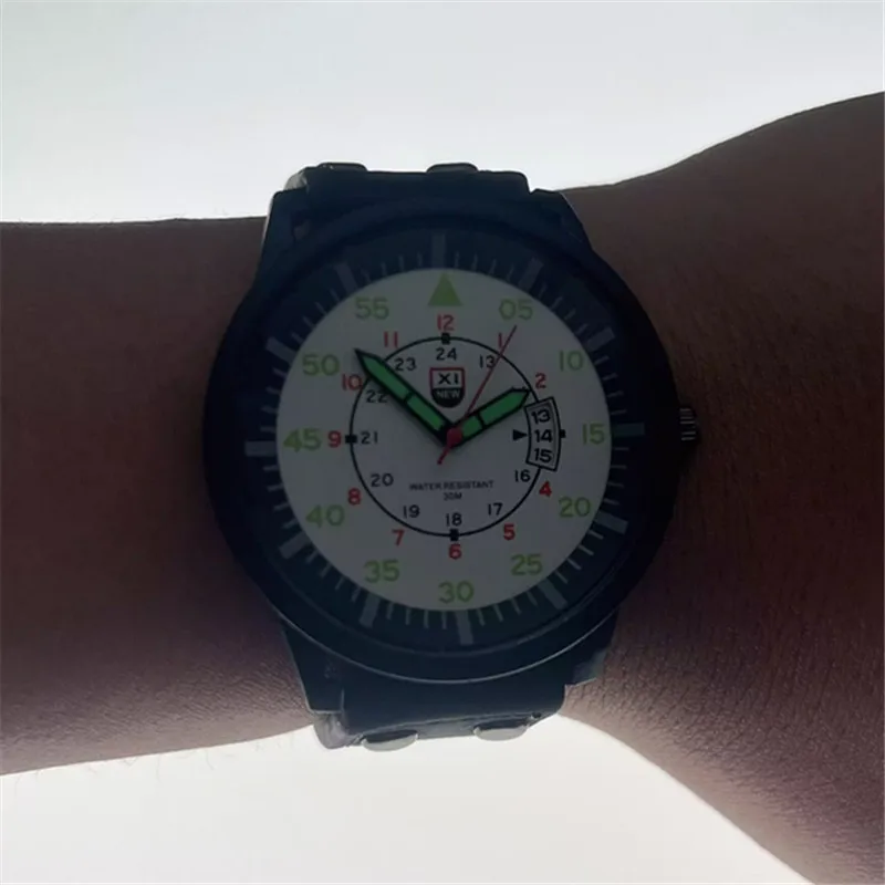 XINEW-Reloj de pulsera deportivo para Hombre, cronógrafo de cuarzo, con correa de cuero, sencillo, con fecha, a la moda, 2024