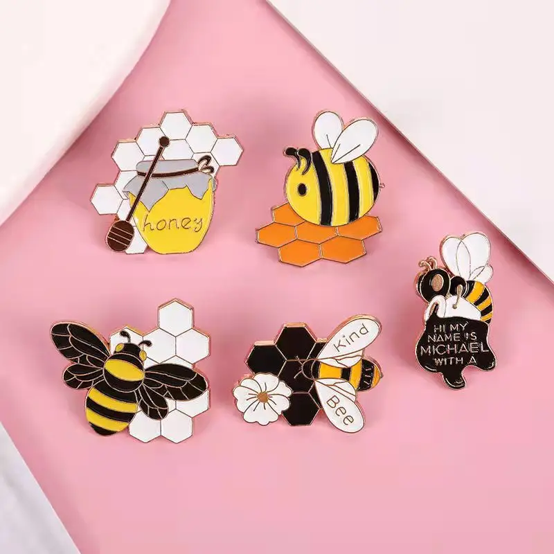 New Alloy Cute Bee Brooch Simple Cartoon Honey Pot Pin Paint Drip Oil Bag Accessories Small Badge H1386