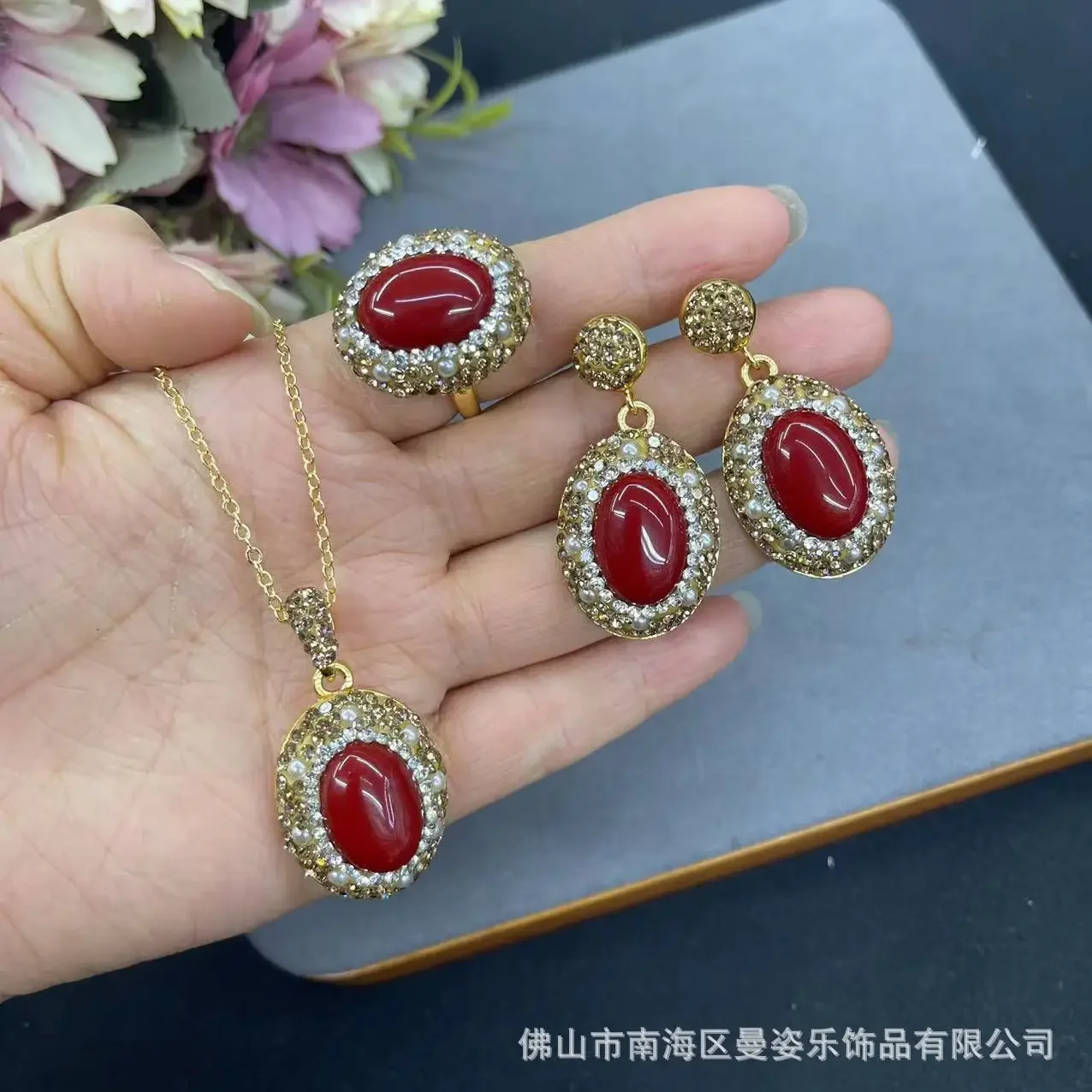 New red and green glazed inlaid small pearls exquisite three-piece jewelry vintage jewelry original design wholesale