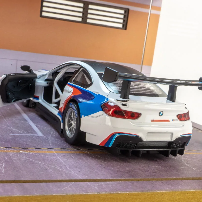 

CCA 1:32 simulation BMW M6 alloy rally car model, doors and hood can be opened has simulated sound and lighting functions
