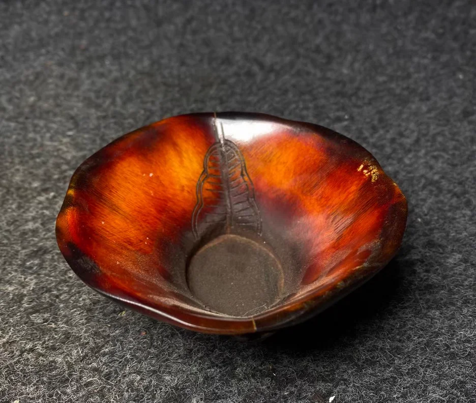 

Old horn bowl engraved bowl Lian Lian has fish pen to wash the antique horn carving objects