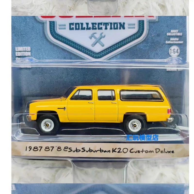 GreenLight 1:64 scala collare blu 13-1987 Suburban 35280-D simulazione modello di auto giocattolo regalo ventagli per adulti Display statico da