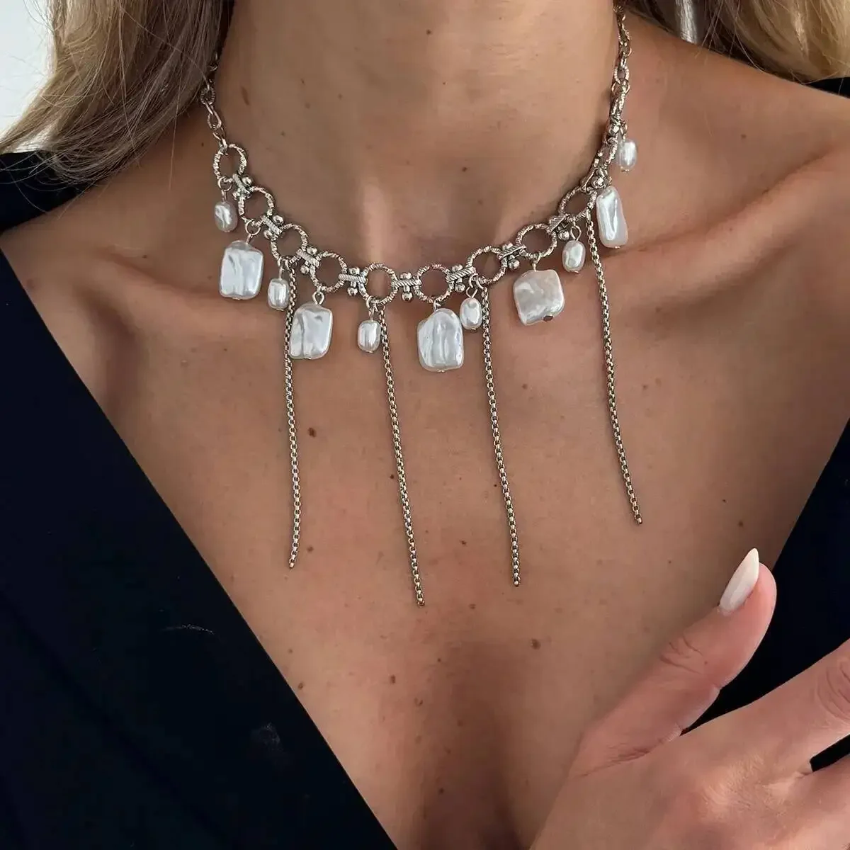 

New Retro Exquisite Imitation Pearl Tassels Pendant Necklace Women Trendy Charm Clavicle Chain Wedding Bridal Jewelry Gift