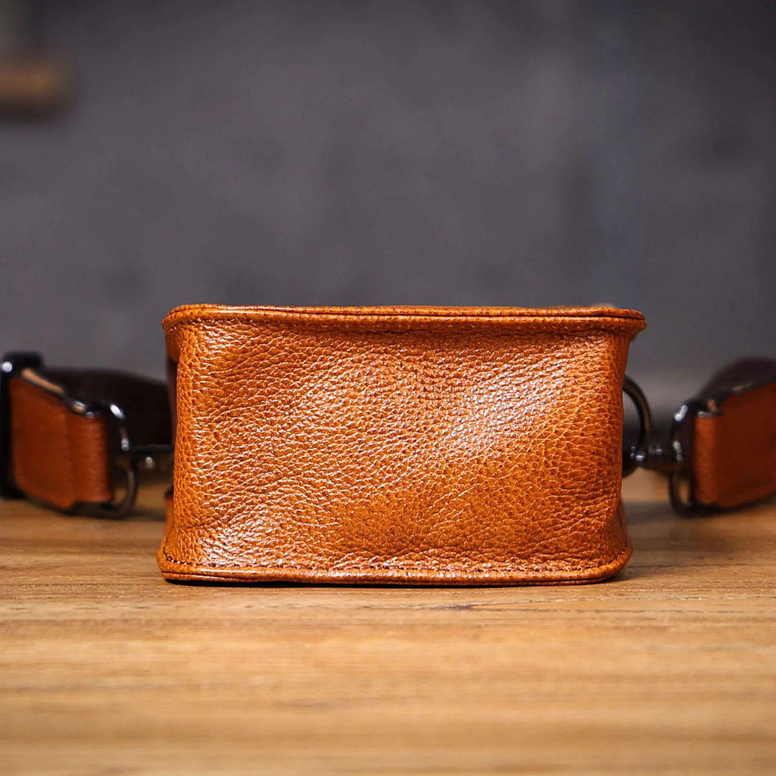 Echte Leder-Umhängetasche für Herren, Crossbody-Taschen, einfache Rindsleder-Gürteltasche, hochwertiges, pflanzlich gegerbtes Leder, modisch und lässig – Detail 13