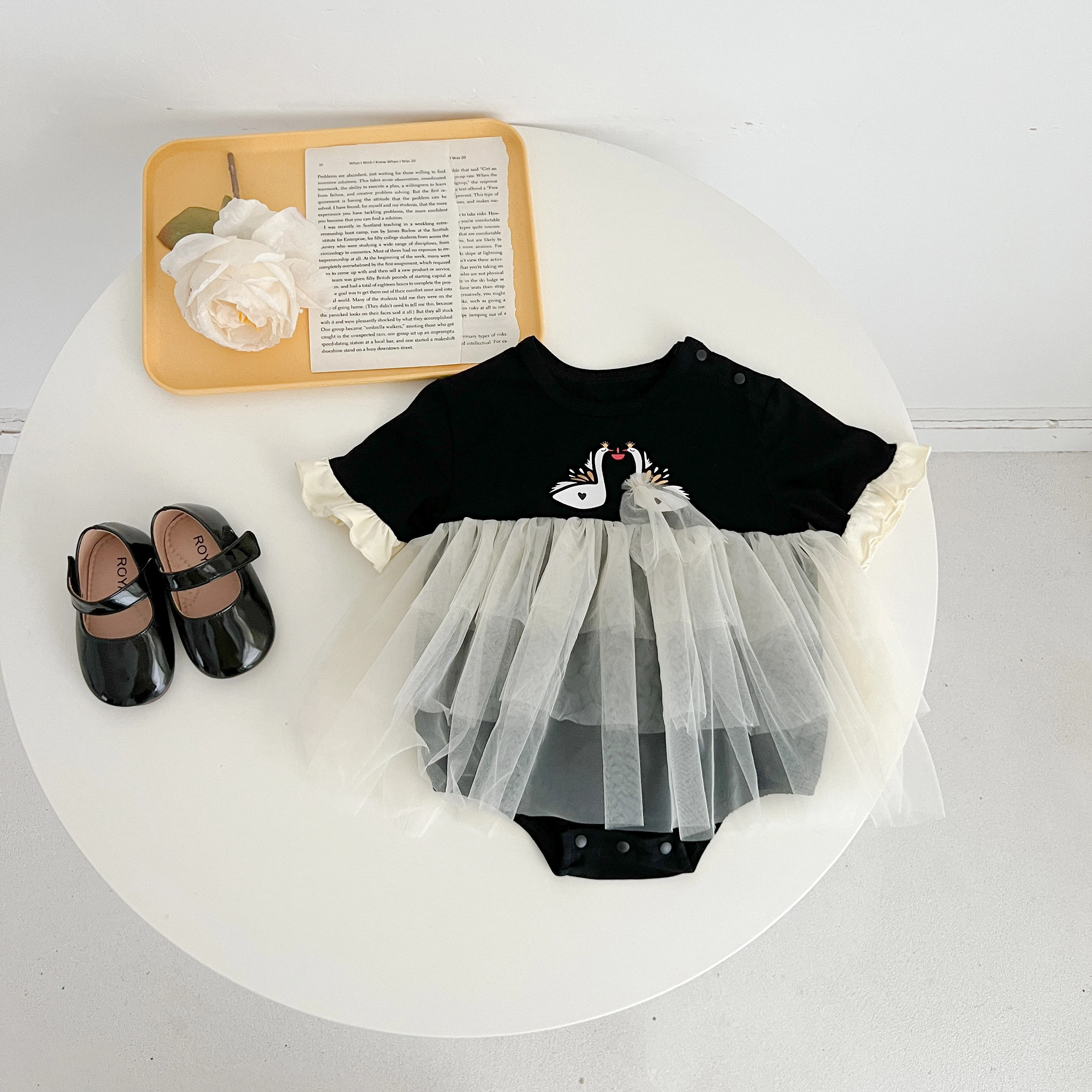 

Summer sweet one-piece dress for infants and toddlers, fashionable swan net gauze romper for baby girls, crawling suit