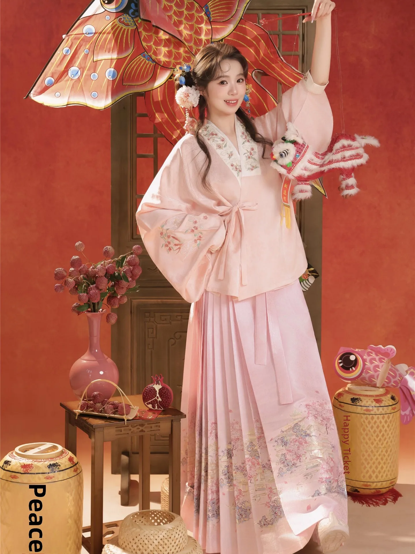 

Новогодний тематический костюм для фотосессий: вышитый шелковый ханьфу, одежда для художественной фотосъемки, новая китайская национальная одежда для фотосессий в национальном стиле.