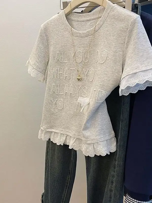 

Женская футболка в корейском ретро-стиле с серым кружевным вставками и эффектом двухслойности, с коротким рукавом, приталенная, для весны 2025, из смесового хлопка