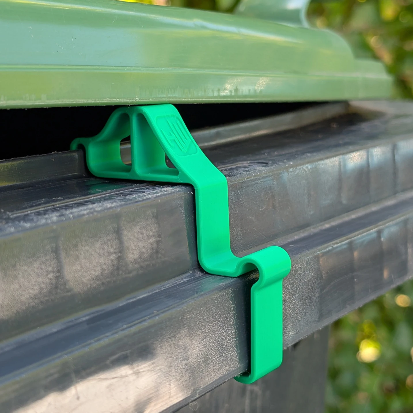 1 Pcs Ventilation Clip For Trash Bins With Lids Keep Outdoor Freshness Improvement Smell Reduction Plastic Bin Access
