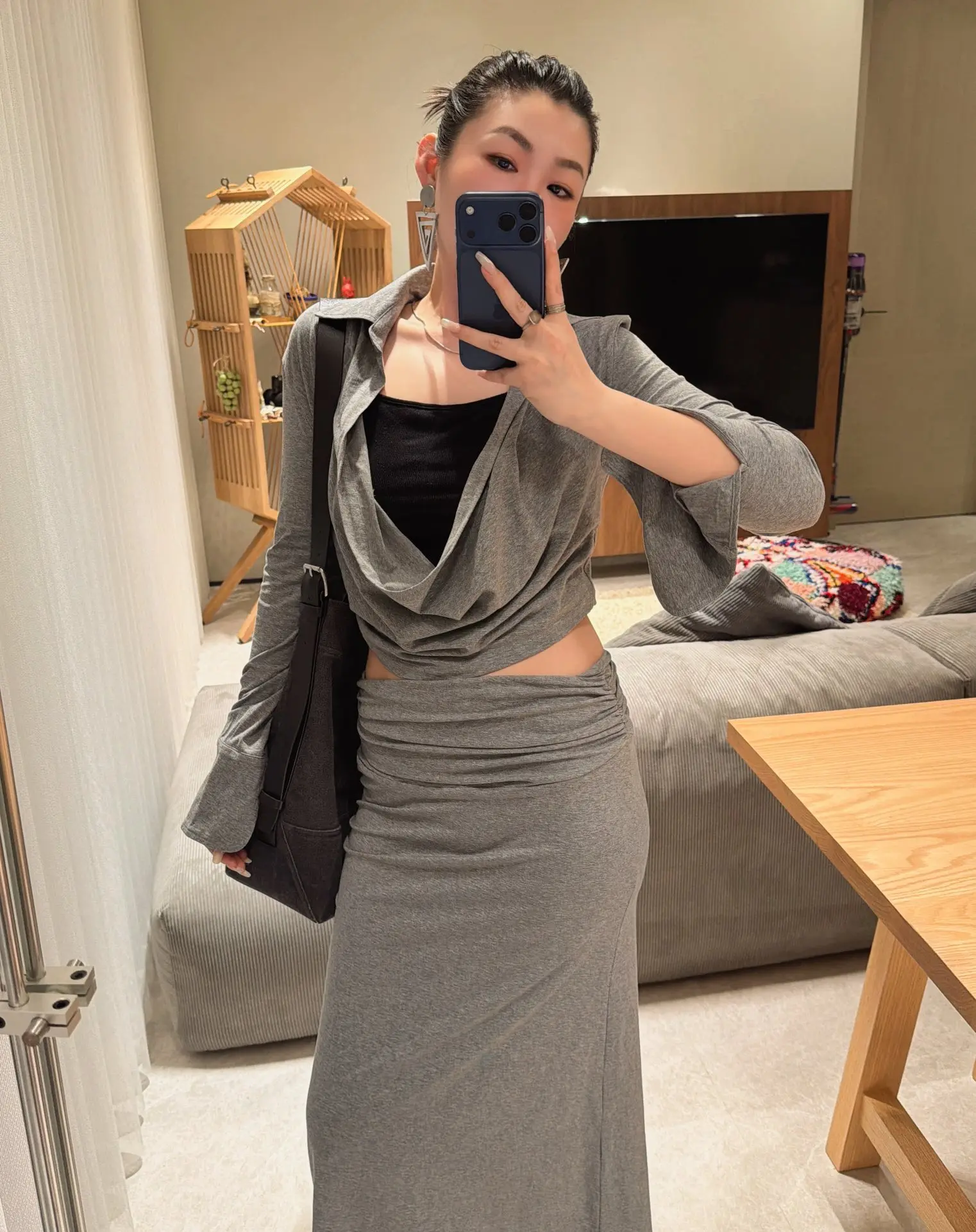

Женский модный повседневный универсальный топ Slim Fit с коротким воротом, высококачественный трикотажный лонгслив с V-образным вырезом, стильный для офиса и на каждый день