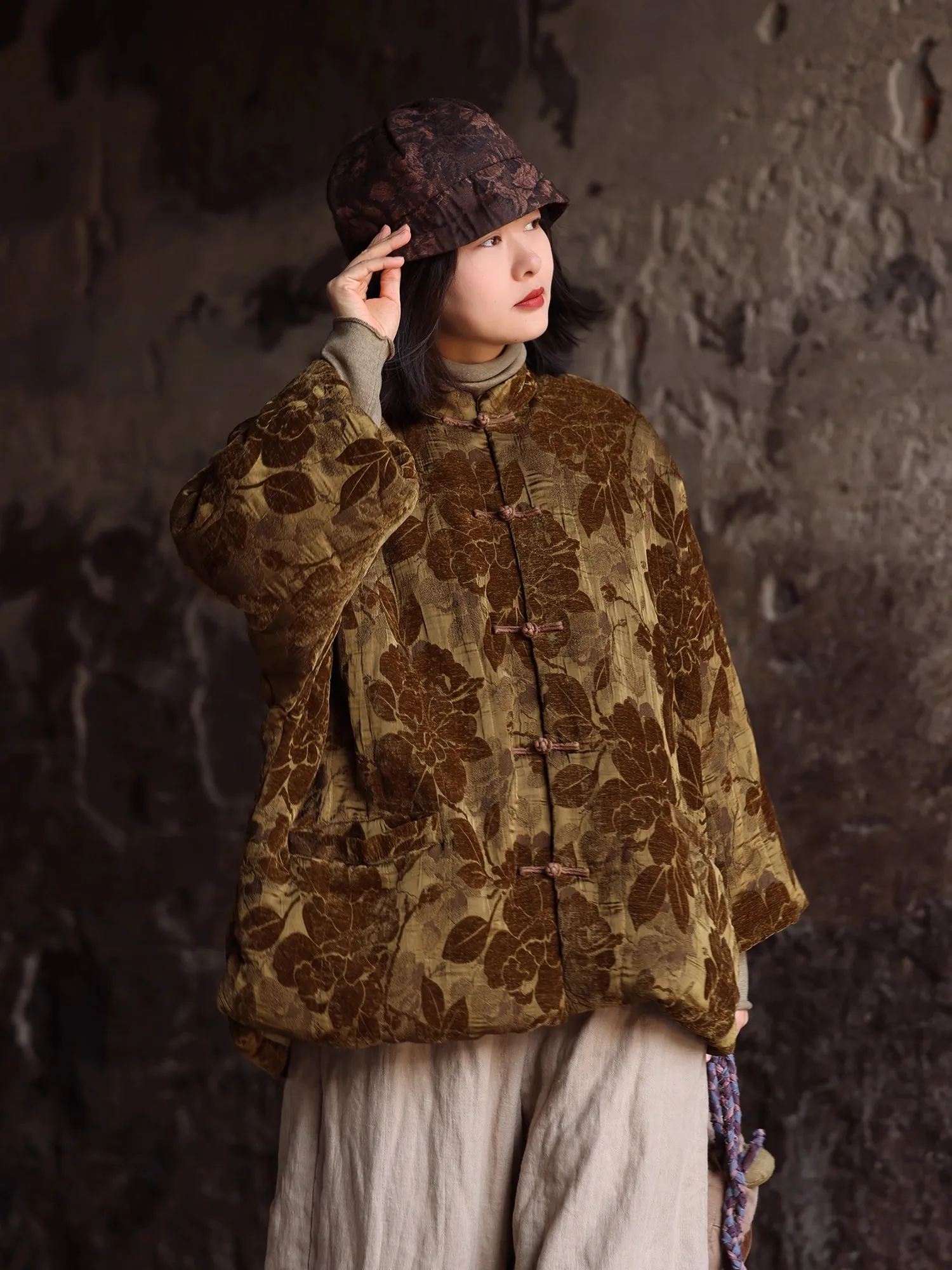 

PengPengHome 39392 Silk Chiffon Acetate Simulation Retro Floral Pattern Cotton Jaet Stand Collar Button up Long Sve Wome...