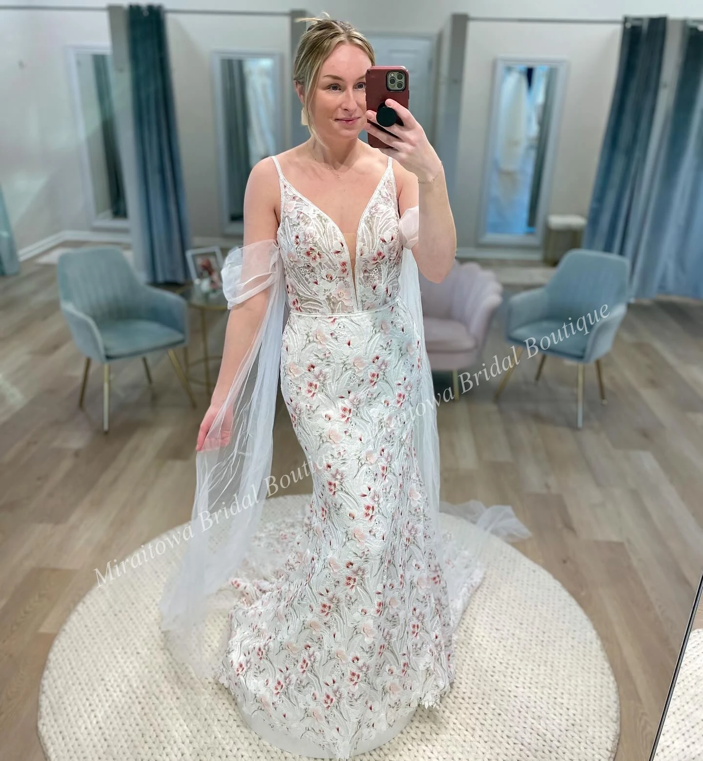 Vestido de novia de encaje Floral para novia, vestido de novia bohemio con escote en V profundo, vestido de novia colorido, tren largo cubierto con botones, 2024