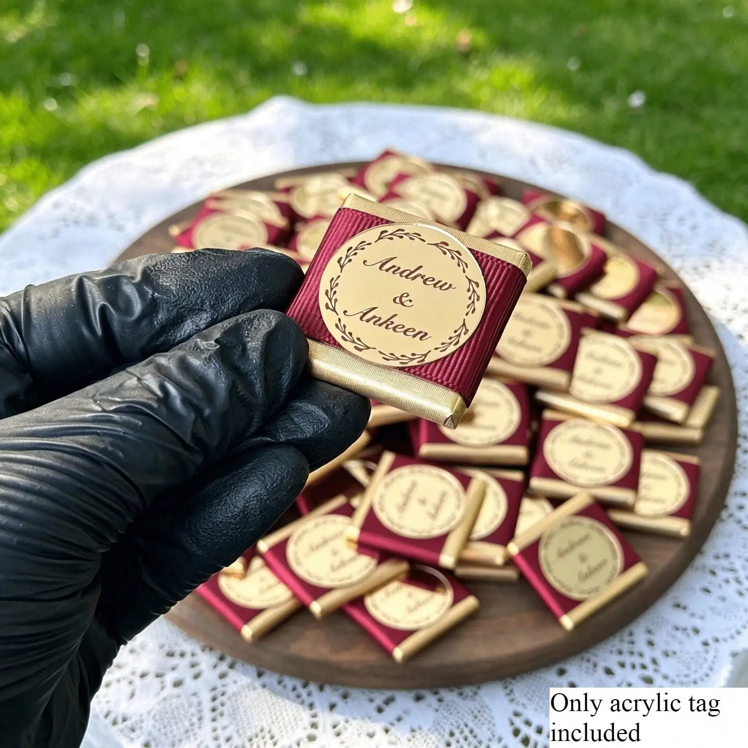 Étiquettes personnalisées en acrylique miroir en forme de cœur ou rond, gravées sur mesure pour mariage, fiançailles, baptême, fête, ou comme étiquettes cadeaux.