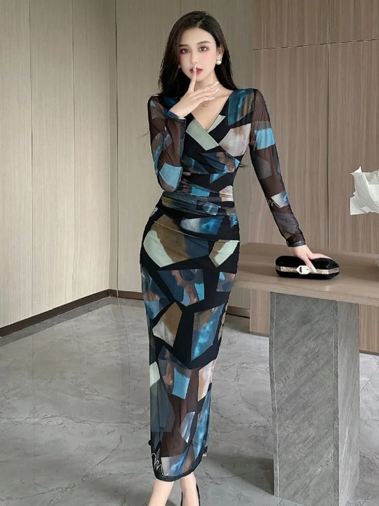 Vestido Midi E e Doce com Estampa, Manga Longa, Decote em V, Saia com Camada de Tule, Vestido Base de Chiffon de Cintu...