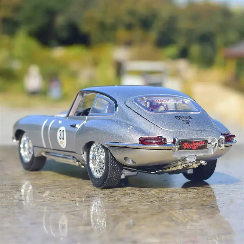 1:24 Jaguar E-Type Legierung Klassischer Vintage Sportwagen Druckguss Metall Retro Fahrzeugmodell mit Sound und Licht Kinderspielzeug Geschenk