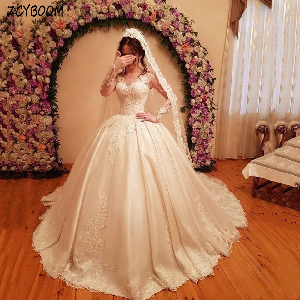 Customized Lace Appliques Long Sleeves White Wedding Dress 2024 Ball Gown Floor Length Sweep Train Stain Pretty Bridal Gown