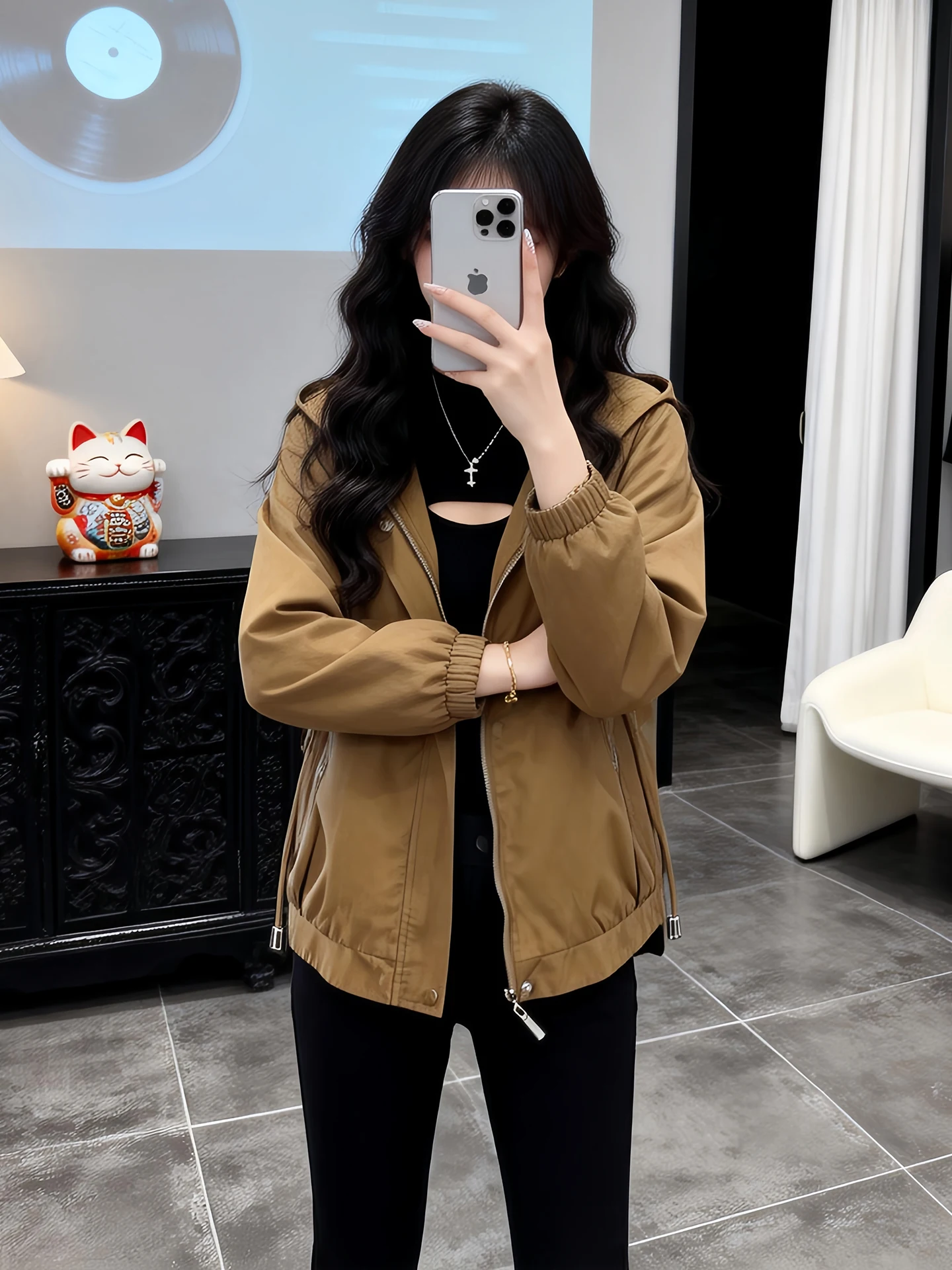 

Повседневная свободная куртка с капюшоном для женщин: модная, стройнящая, больших размеров, омолаживающая, стильная, на молнии, для города, с длинным рукавом