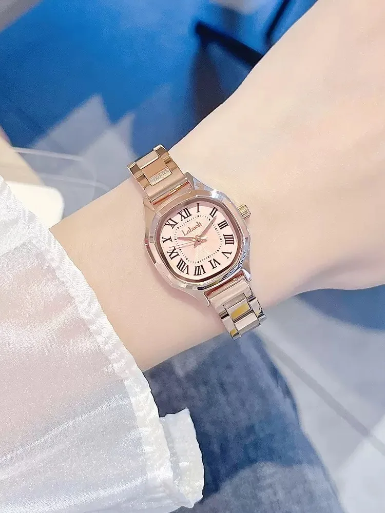 New Minimalist And Elegant Women'S Quartz WatchA Fashionable Quartz WristwatchA Perfect Gift For Women.  A Small Women'S Watch.