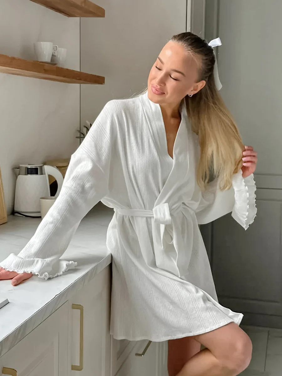 Muzuleva 女性の春の新作白長袖ローブエレガントなフリルトリムオープンフロントパジャマホームウェアローブ