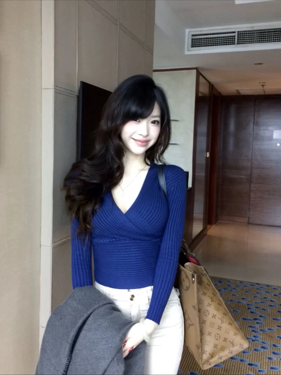 Top Aderente a Maniche Lunghe con Scollo a V in Maglia per Donna, Abbigliamento Interno Alla Moda Autunno Inverno, Stile Coreano Elegante per il Lavoro