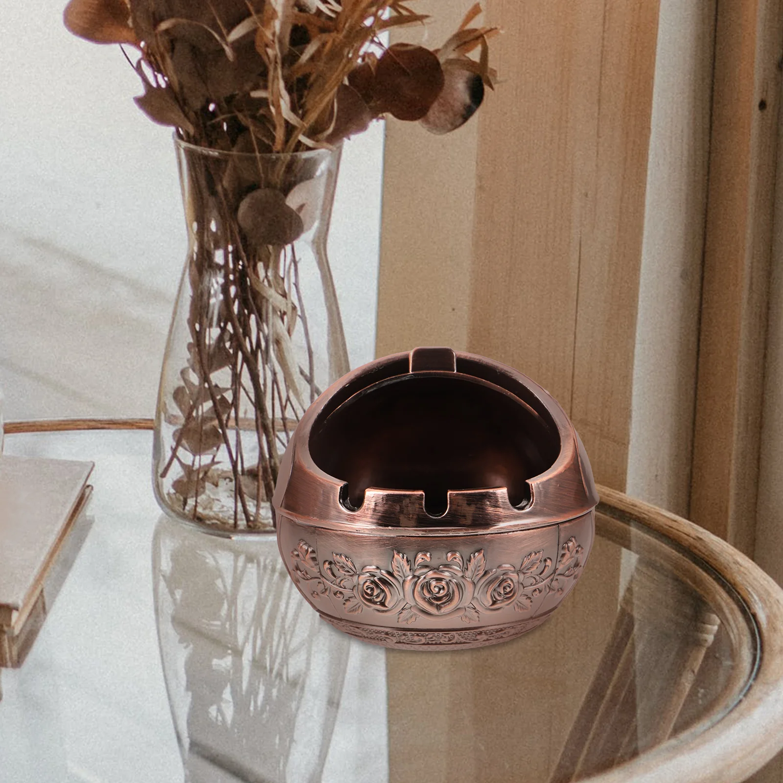 

Retro Rose Ashtray with Lid Smokeless Indoor Cigarettes Portable Aluminum Alloy
