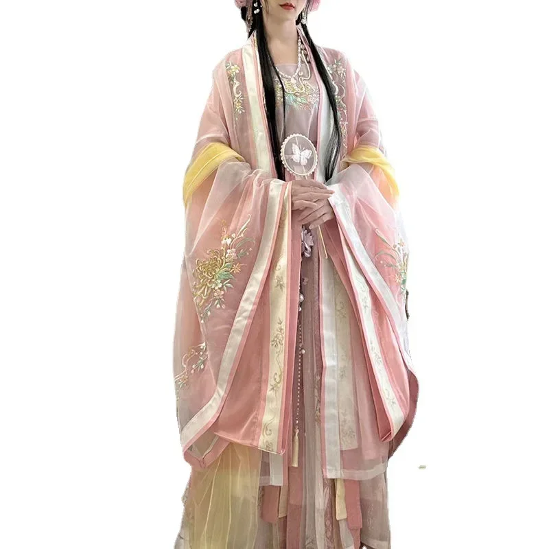 Аутентичный костюм ханьфу с нежными вышитыми узорами, блестками на талии, плиссированной юбкой А-силуэта, винтажным и сказочным стилем.