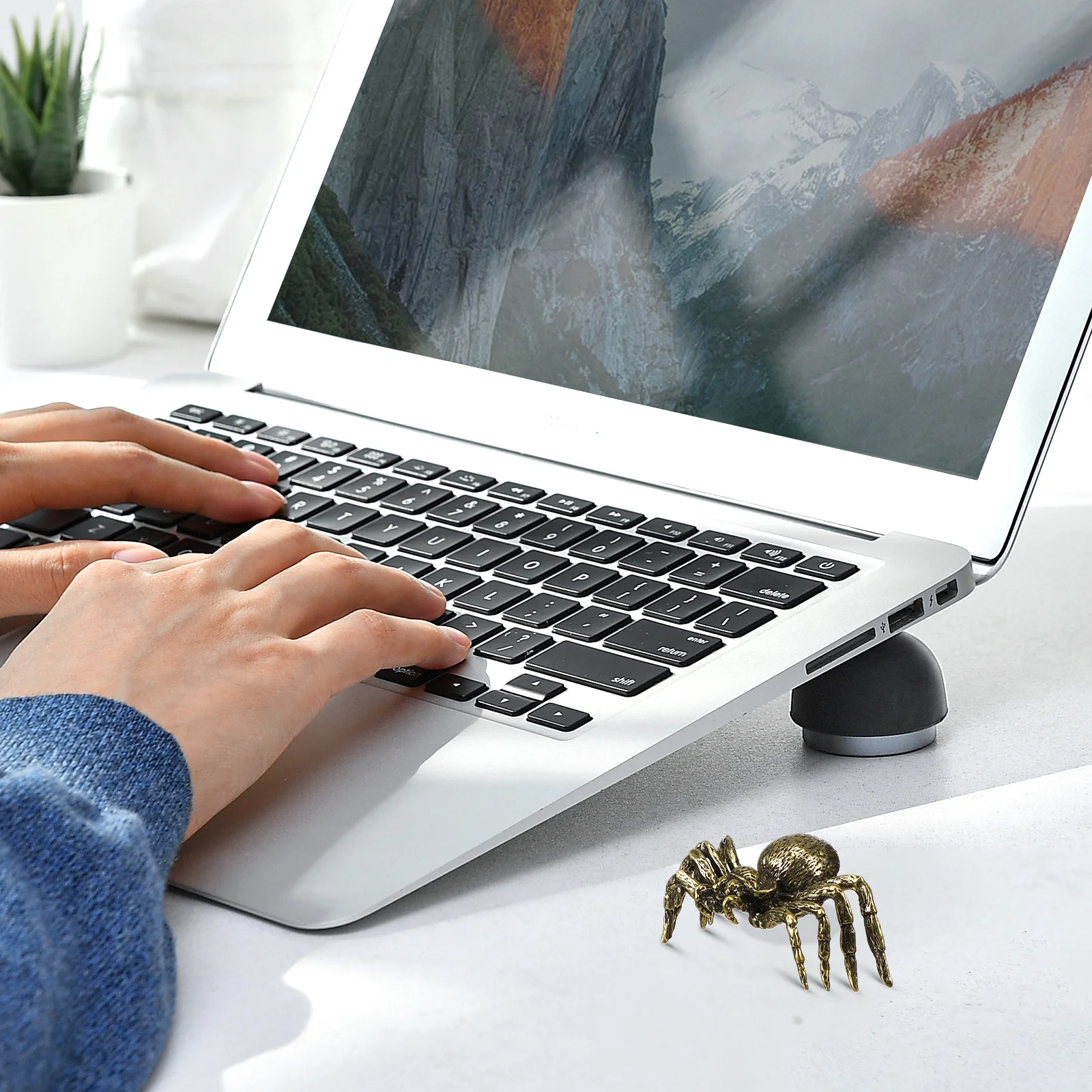 

1Pcs Copper Base Tea Pet Brass Spider Decor 1.8x1.6x1.2 Compact Creative Tabletop Ornament Home Office Scene Layout Adornment