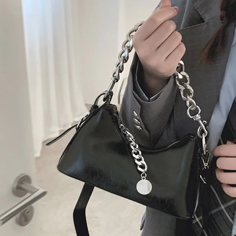 

New French Chain Bag Fashionable Women's Travel Shopping Minimalist Black Pu Leather One Shoulder Crossbody Small Square Bag