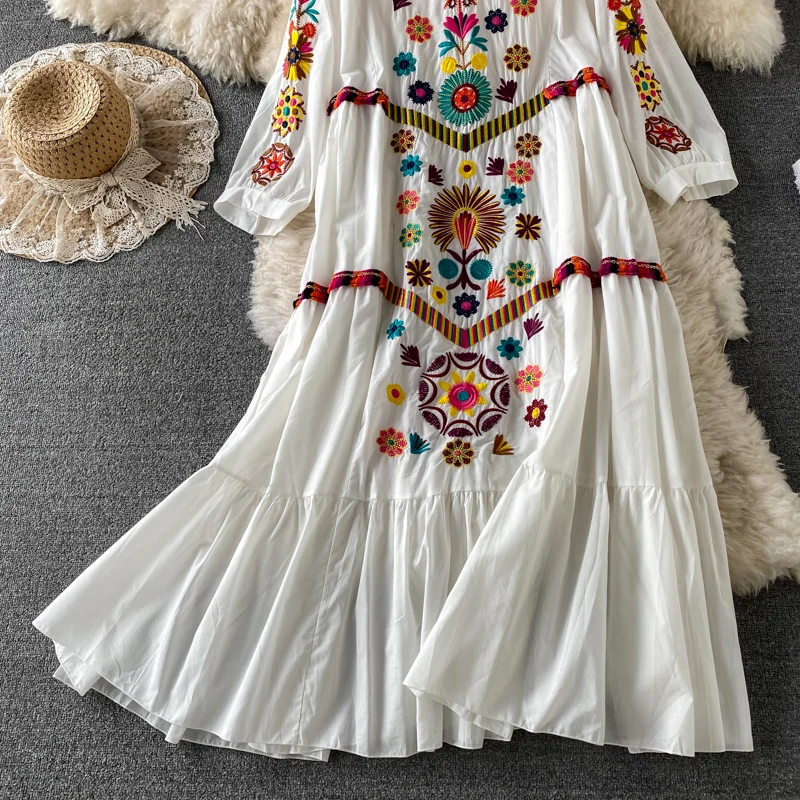 Women Vintage Dress Bohemian Ethnic Seaside Holiday Dress Spring Embroidered V-Neck Beach Dress Sundress Casual Pleated Vestidos