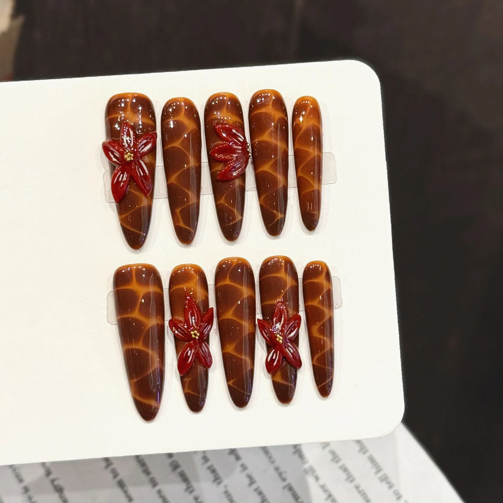 

Handmade False Nails With Brown Orange Crackle Design Wearable 3D Flower Decor Press On Nails Almond Vintage Style Fake Y2k Nail